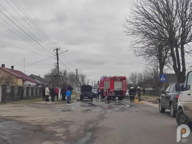 На Волині на ходу спалахнув Volkswagen. ФОТО