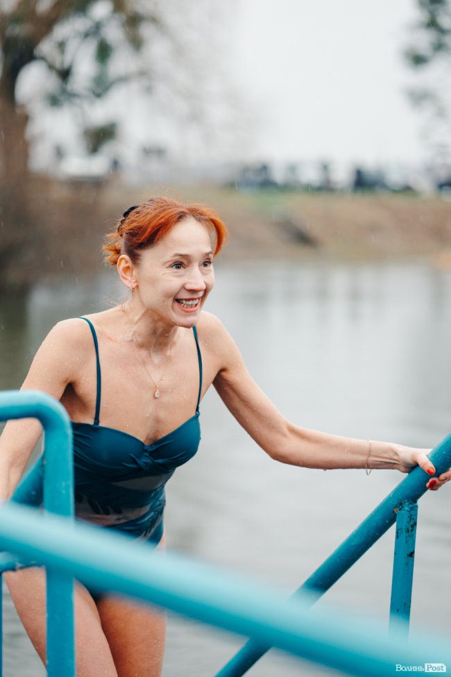 Водохреще у Луцьку: освячення води в річці Стир та занурення лучан. ФОТОРЕПОРТАЖ