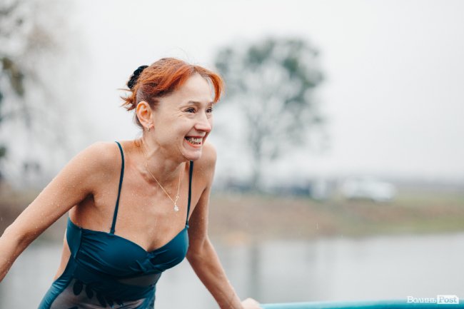 Водохреще у Луцьку: освячення води в річці Стир та занурення лучан. ФОТОРЕПОРТАЖ