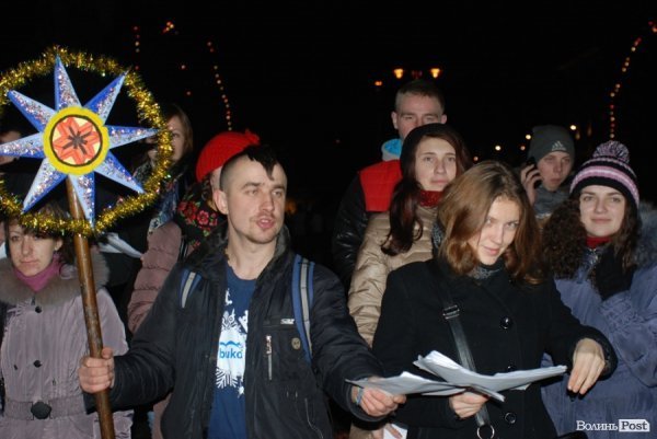 У Луцьку поєднали колядки і фаєр-шоу. ФОТО