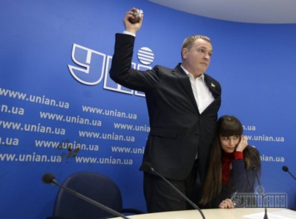 У Колесніченка кинули екскрементами. ФОТО