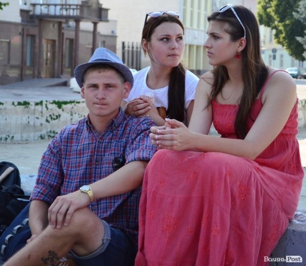 Молодь Луцька захищала мову - поезією в рупор. ФОТО