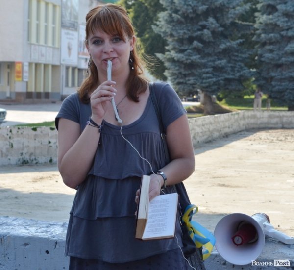 Молодь Луцька захищала мову - поезією в рупор. ФОТО