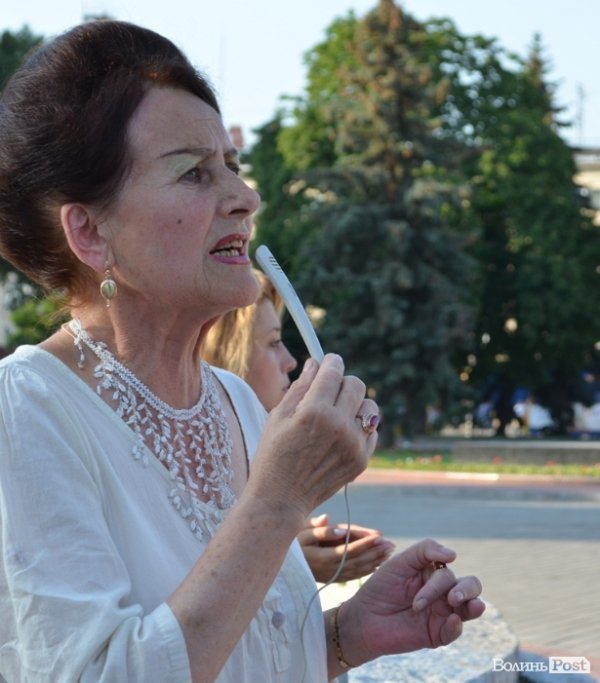 Молодь Луцька захищала мову - поезією в рупор. ФОТО