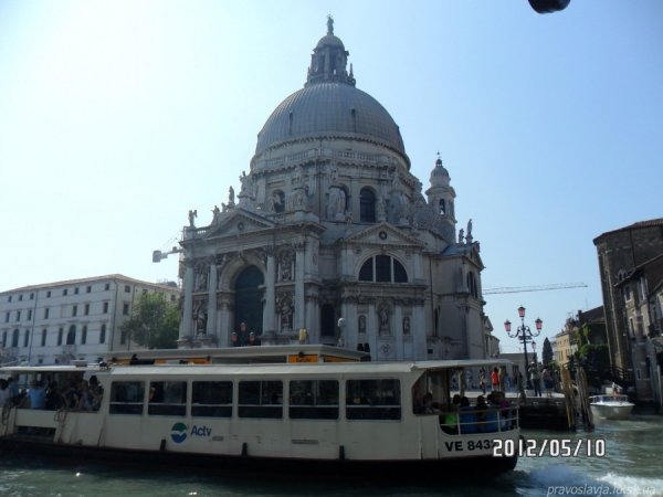 Волиняни побували там, де зберігаються мощі святого Миколая