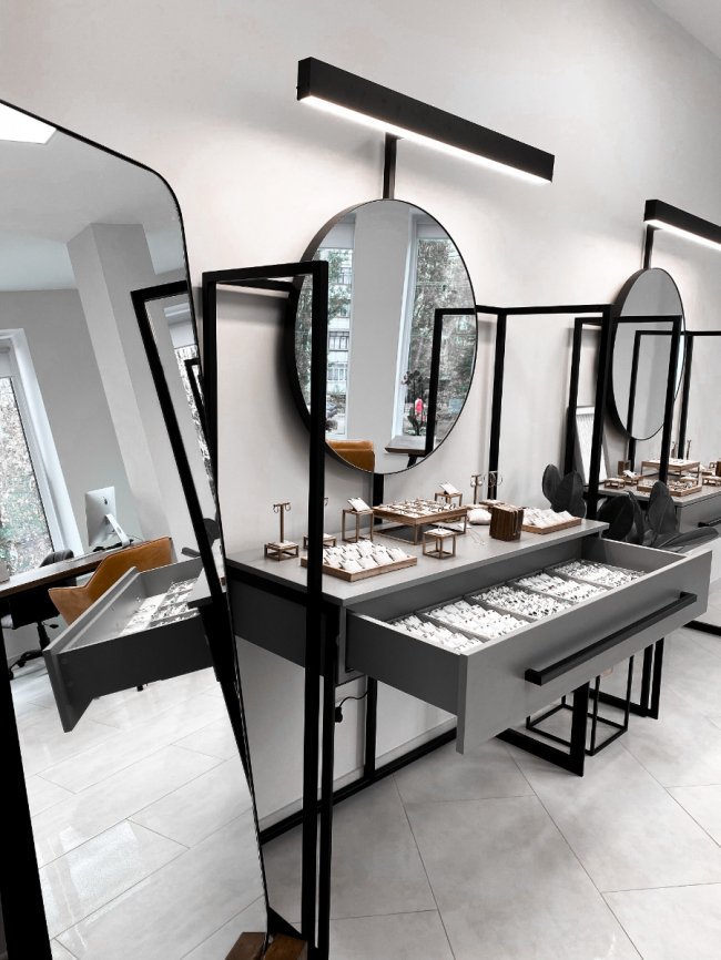 Реалізація для ювелірного шоу-руму DARIANI JEWELRY