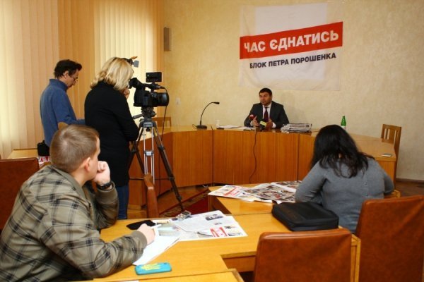 У Луцьку розповсюджують газету із «чорним» піаром про кандидатів у нардепи*