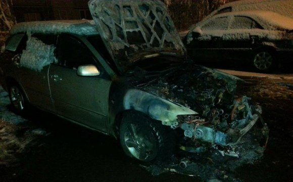 У Луцьку вночі згоріла Mazda