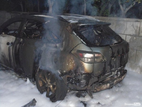 Невідомі спалили машину дружини громадського діяча Володимира Пащенка. ФОТО