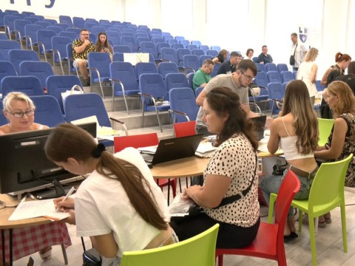 На Волині триває вступна кампанія: абітурієнти подають оригінали документів у виші