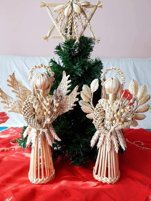 Волинянка 15 років присвятила плетінню виробів з соломи 