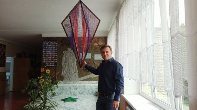 У волинській школі виготовляють унікальні картини з цвяхів та ниток. ФОТО