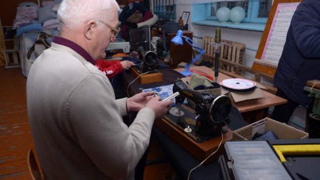 Вчителі із села на Волині шиють військову амуніцію. ФОТО. ВІДЕО