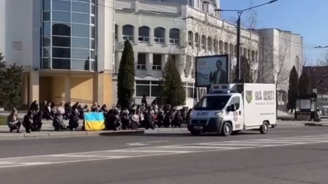 У Луцьку навколішки зустріли полеглих Героїв