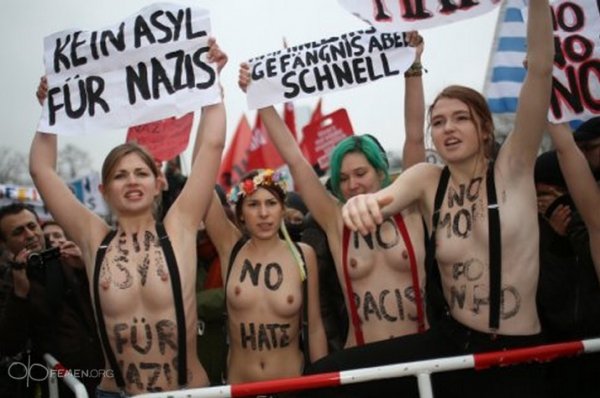FEMEN влаштували антифашистський мітинг у Берліні. ФОТО
