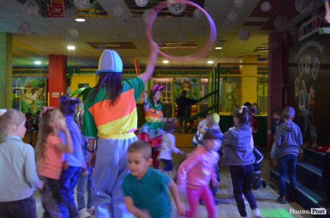 Живе спілкування і сміх – як терапія позитивом: для дітей працівників «Кромберга» влаштували свято. ФОТО 