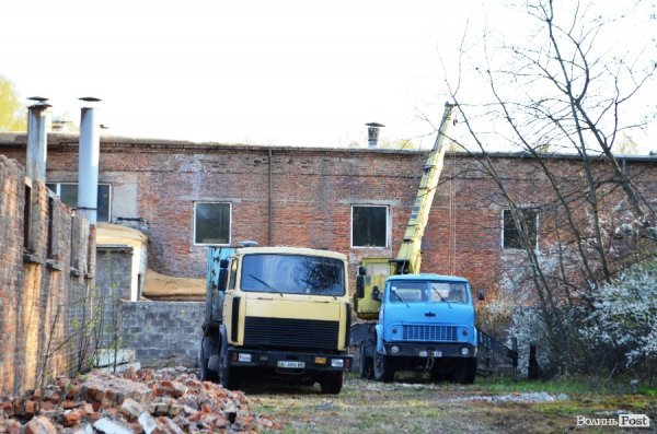 Під Луцьком незаконно розбирали колишню військову частину?