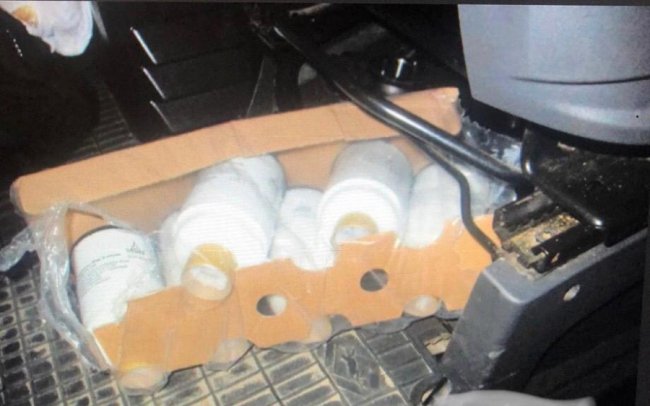 На волинській митниці водій буса намагався приховати товару майже на 100 тисяч гривень. ФОТО