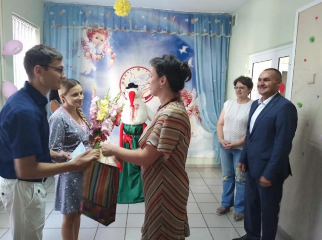 У луцькому пологовому видали ювілейне свідоцтво про народження. ФОТО