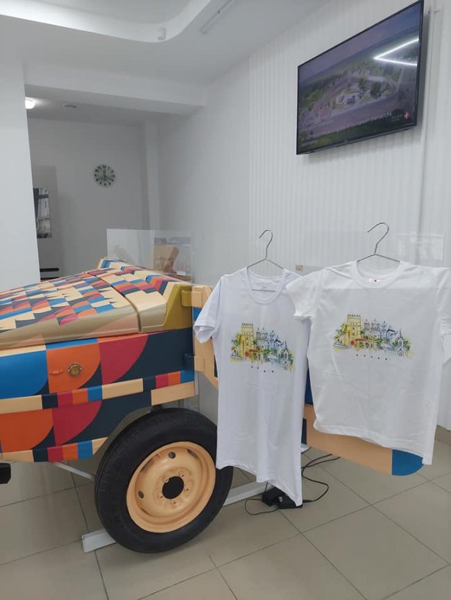 До Дня міста розробили стильні сувеніри із символікою Луцька. ФОТО