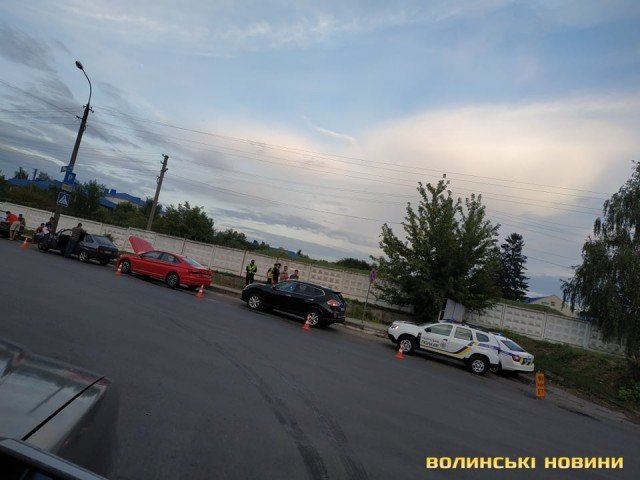 Біля польського Генконсульства у Луцьку зіткнулися чотири автомобілі. ФОТО