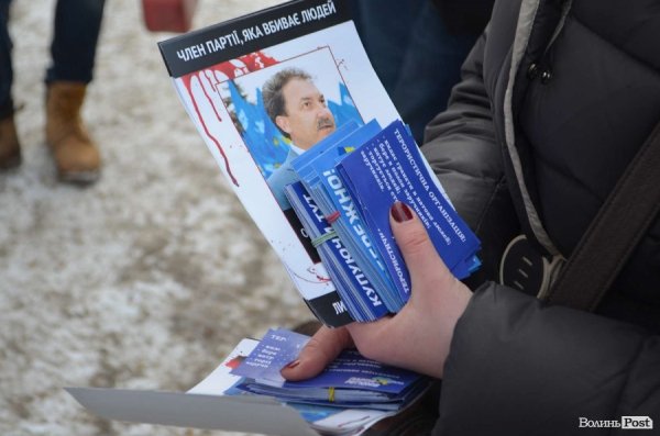 «Кров», міліція і сутичики: у Луцьку відвідали заклади регіоналів. ФОТО