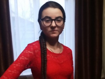 Школярка з Волині має косу довжиною понад метр. ФОТО