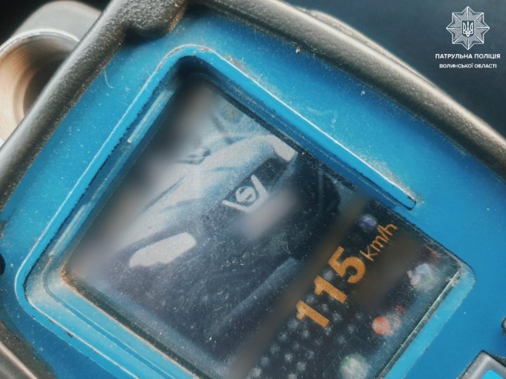 На Волині поліцейські наздоганяли водійку-гонщицю. ФОТО