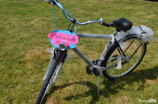 Новий майданчик і перше велике гуляння: в Оздові біля Луцька відсвяткували День села. ФОТО