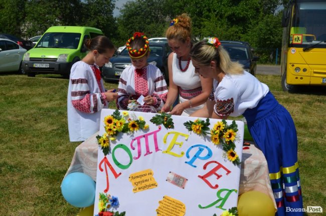 Новий майданчик і перше велике гуляння: в Оздові біля Луцька відсвяткували День села. ФОТО