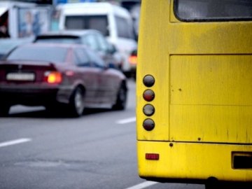 Молодик утік із маршрутки з чужими грошима