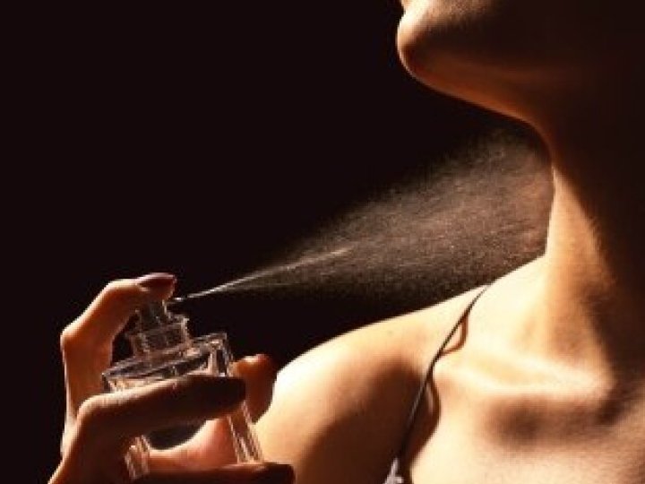 На Волині – паніка через «отруйні» парфуми за донат: подробиці