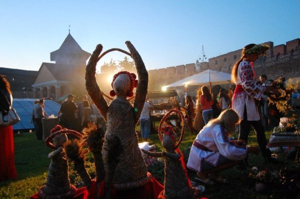 Та сама ніч у тому ж замку. Фото: Роман Домбровський