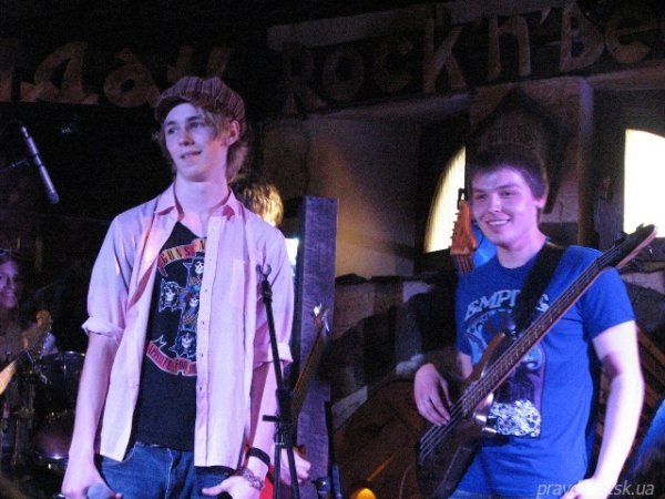 Луцька «рок-школа» провела свій «академконцерт» у пивному клубі