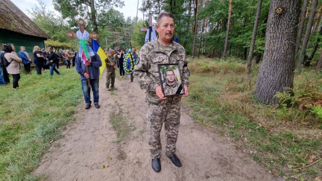 На Волині попрощалися з бойовим медиком, 56-річним Героєм Віктором Буштером