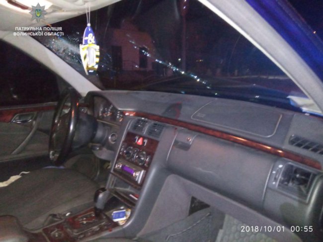 Нічна погоня у Луцьку: п'яний водій влупився в «мерс» і втікав від поліцейських. ФОТО