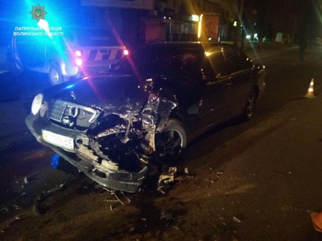 Нічна погоня у Луцьку: п'яний водій влупився в «мерс» і втікав від поліцейських. ФОТО