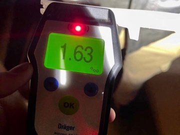 У Ковелі п'яний водій без посвідчення влетів у відбійник