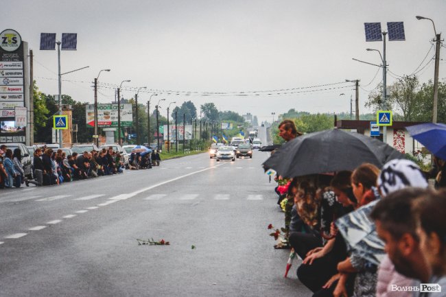«Він мав дві мрії – перемога і донька»: у Гірці Полонці попрощалися з Героєм Ігорем Столяруком. ФОТО