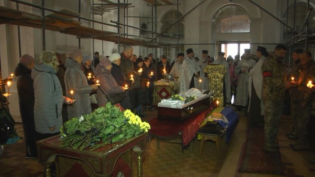 Залишилося 6 дітей: Луцьк попрощався із загиблим Героєм Віктором Анченком