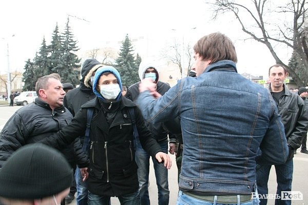 У Луцьку ледь не побили «мажора» на авто. ФОТО