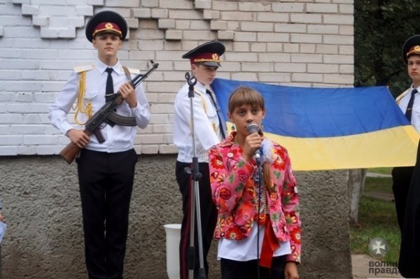 В Луцьку встановили пам'ятну дошку загиблому лучанину. ФОТО