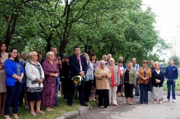 В Луцьку встановили пам'ятну дошку загиблому лучанину. ФОТО