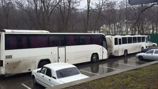 Прочан під Межигір'ям не пускали КамАЗи і правоохоронці. ФОТО