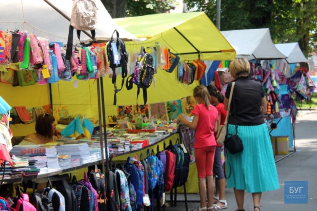 Розповіли, скільки коштує закупитись на шкільному ярмарку у волинському місті. ФОТО