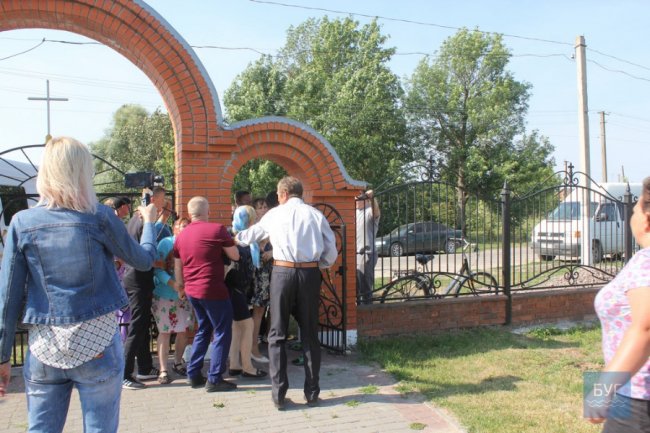 У селі на Волині конфлікт через церкву переріс у шарпанину. ВІДЕО
