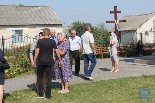 У селі на Волині конфлікт через церкву переріс у шарпанину. ВІДЕО