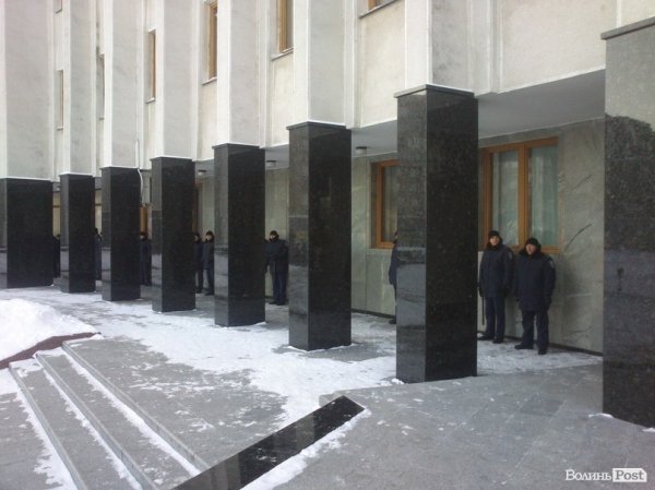 Луцьк. Облдержадміністрація.  НАЖИВО