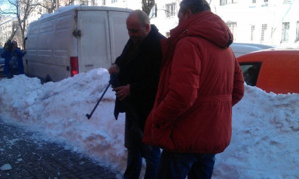 У Києві по бурульках стріляють із гвинтівки. ФОТО. ВІДЕО