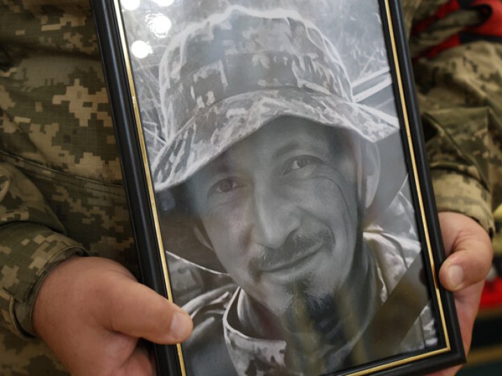 У Луцьку провели в останню дорогу Героя Романа Ющука